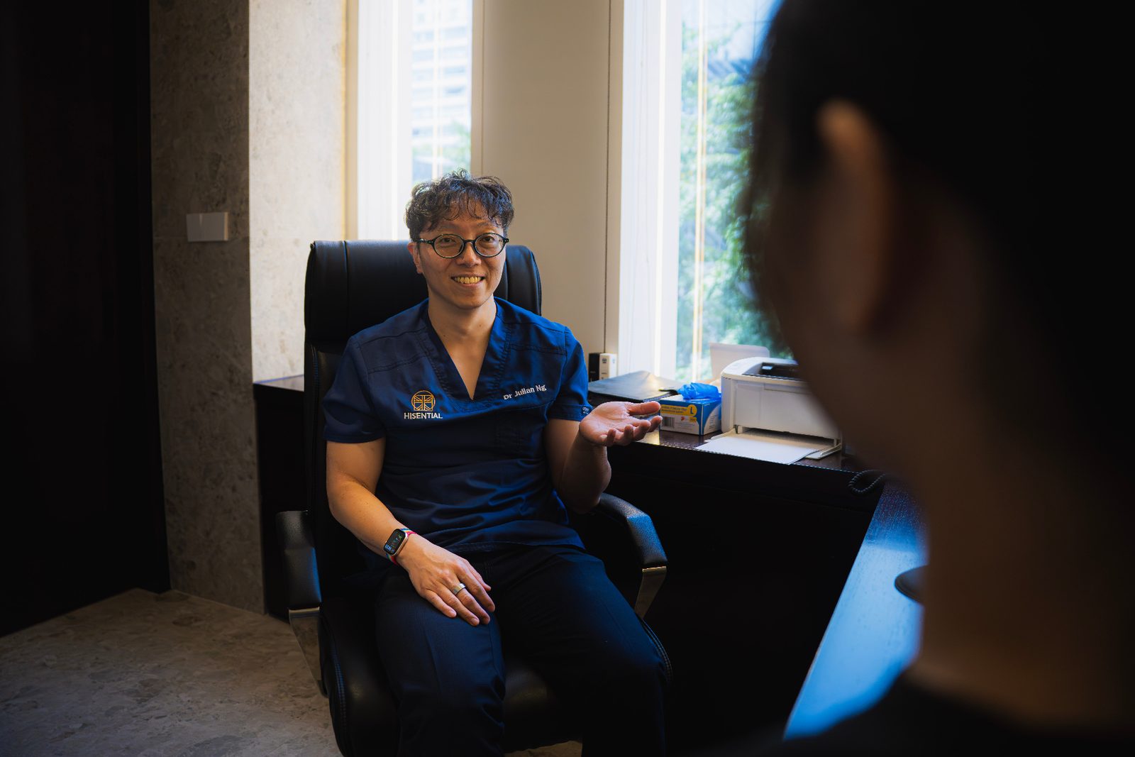 Physician reviewing comprehensive diagnostic longevity results at Hisential Mandarin Gallery